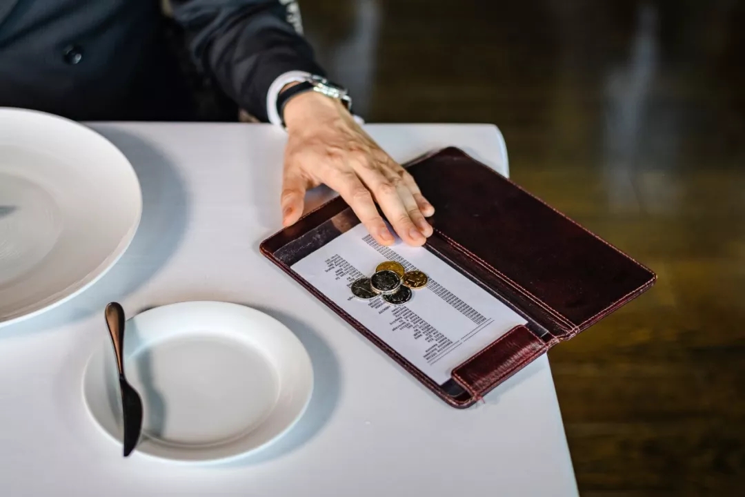 Tipping etiquette Academie de Bernadac Academie de Bernadac