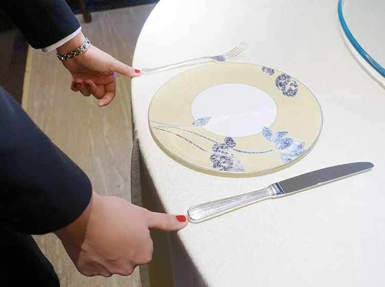 Guideline for Chinese table setting Academie de Bernadac Academie