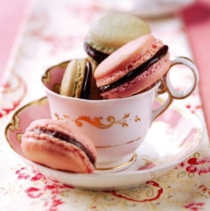 This image has an empty alt attribute; its file name is 1-Strawberry-macaroons-with-chocolate-filling-700x703.jpg