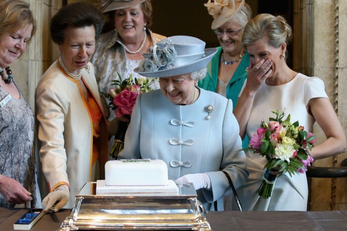 This image has an empty alt attribute; its file name is queen-elizabeth-ii-attends-centenary-annual-meeting-of-the-national-federation-of-womens-institute-50454-1-700x467.jpg